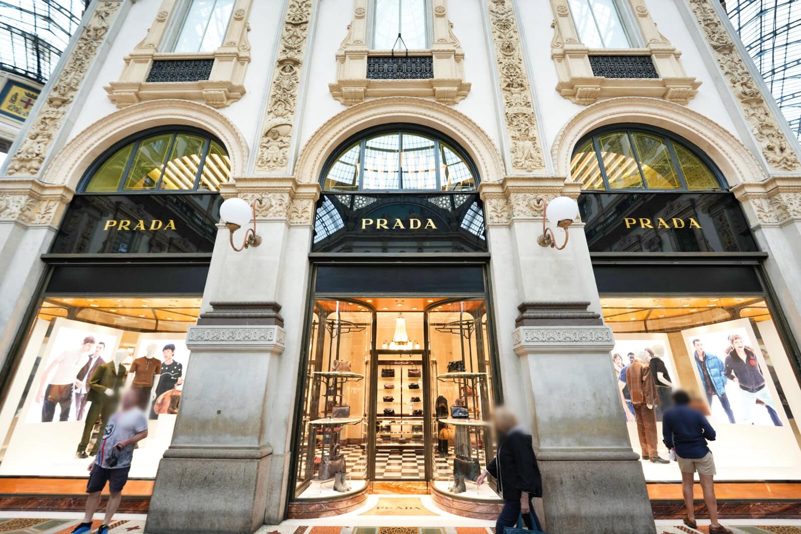 ミラノで一生に一度？の贅沢！プラダ本店でお買い物＆カフェ